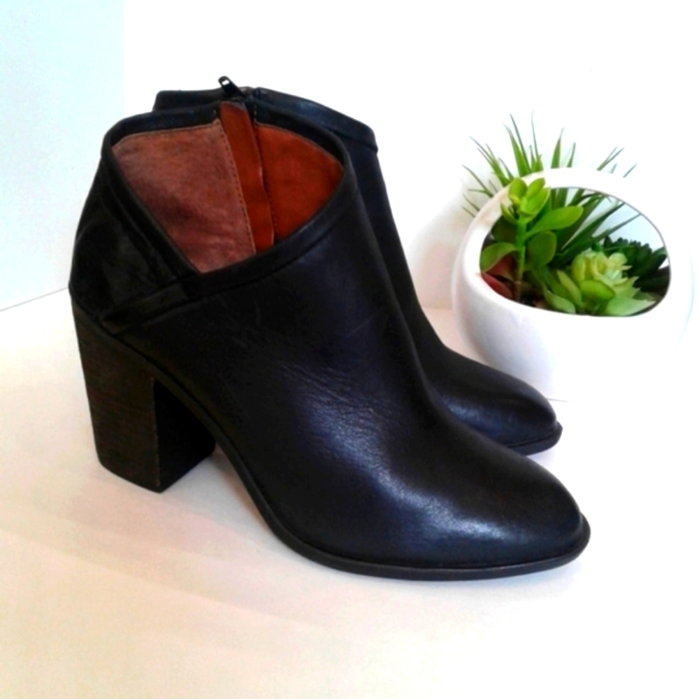 Lucky brand black heeled leather boots